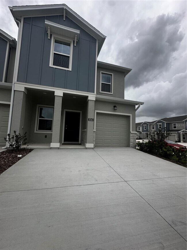 Building Photo - 3063 Chantilly Dr