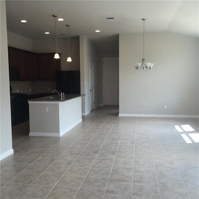 Building Photo - 8112 Pescara Cove