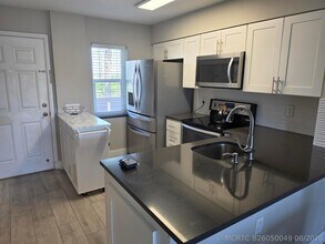 Building Photo - 2106 S Cypress Bend Dr