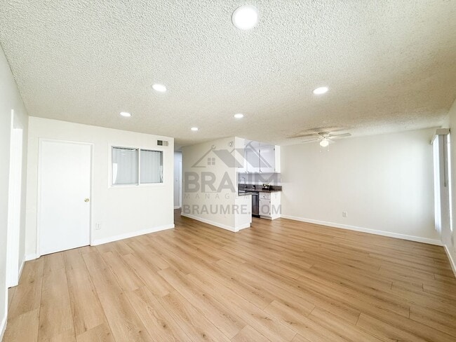 Building Photo - 5461 Kester Ave