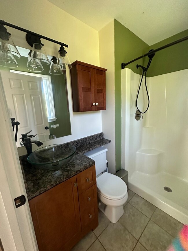 Building Photo - BEAUTIFUL 3 BED 2 BATH in Stonington