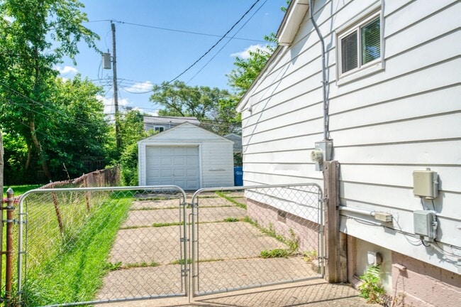 Building Photo - 7244 Ford Ave