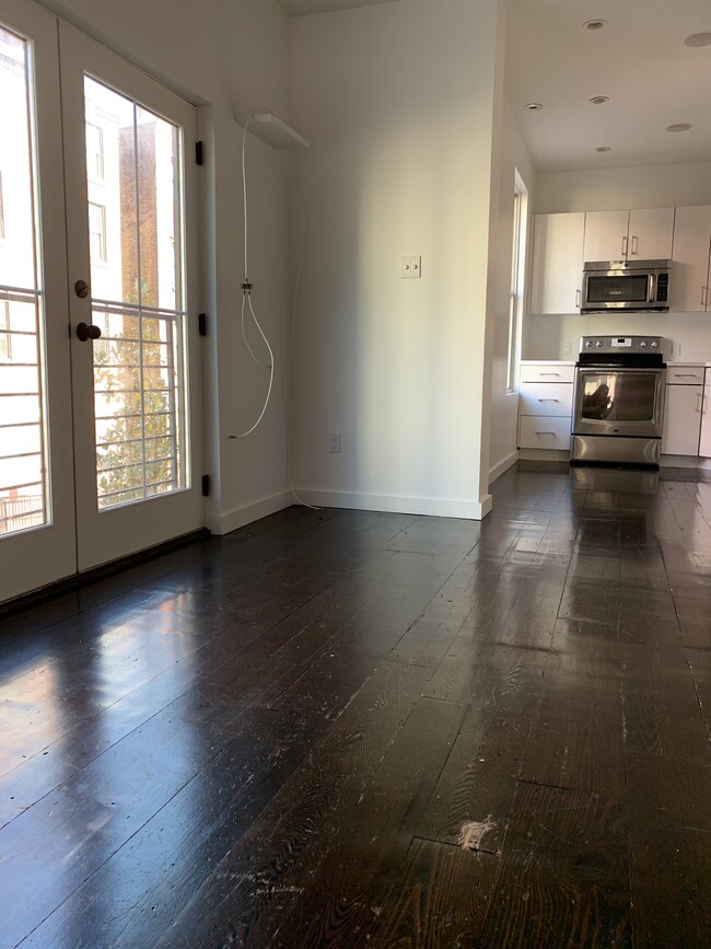 kitchen/living room - 263 N 3rd St