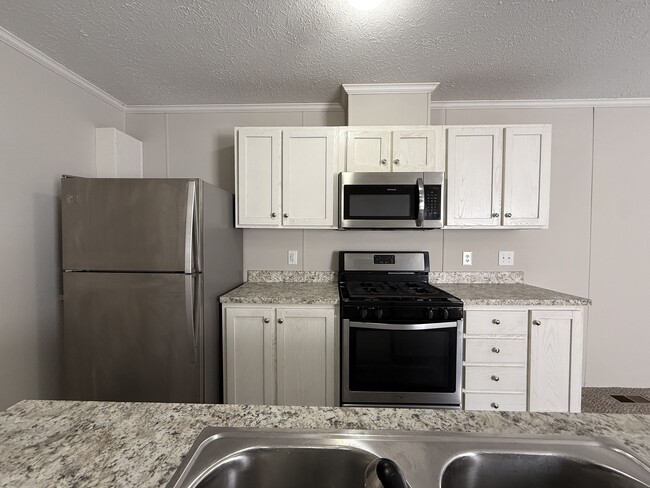 Building Photo - 16137 Normandy St