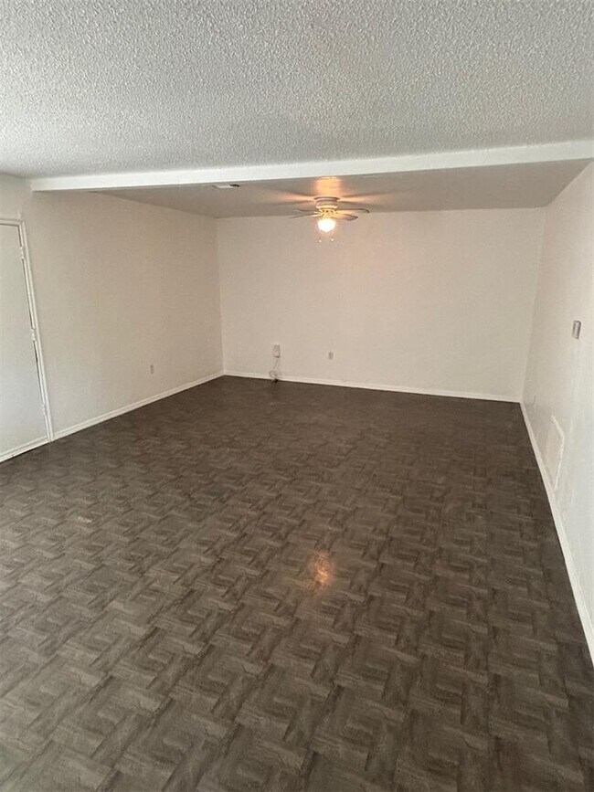 Foto del edificio - 744 N Markwell Ave