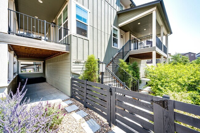 Foto del edificio - 8881 Southurst St
