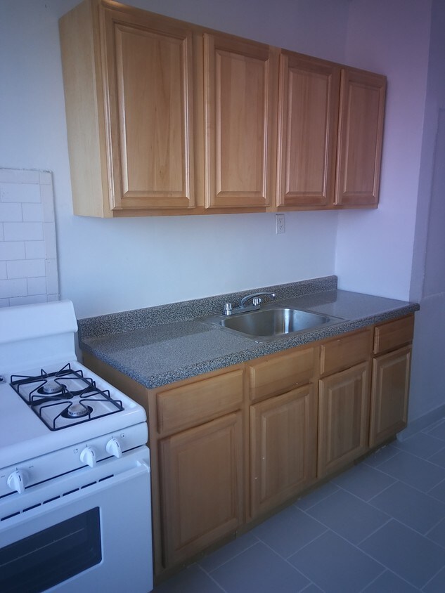 Primary Photo - 1104 Manor Ave