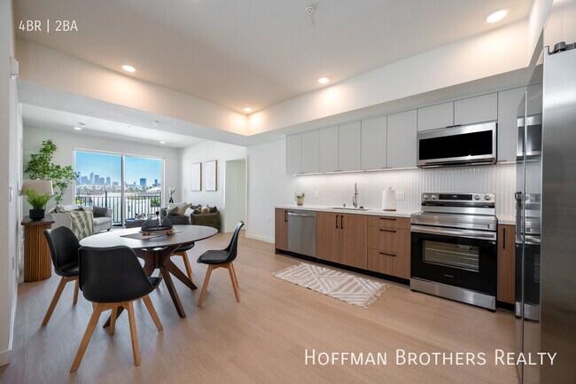 Building Photo - 856 S Gramercy Dr