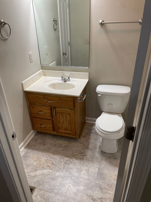 Foto del edificio - 1604 Baucom Dr