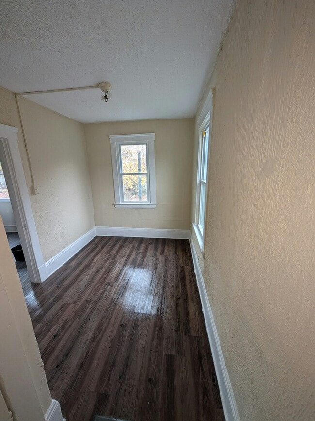 Building Photo - 1187 E 61st St