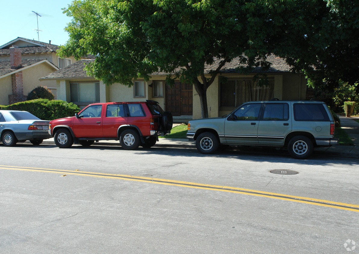 Primary Photo - 956 Azure St