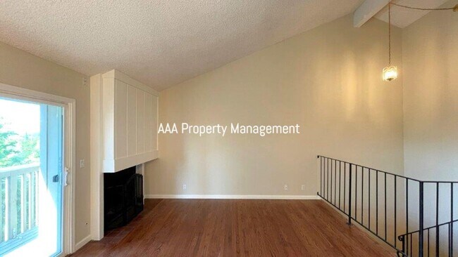 Foto del edificio - Concord Beautiful 4 bedroom 2.5 bathroom townhouse, 1496 sq ft available now!