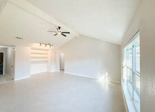 Building Photo - 5850 Fallengate Dr