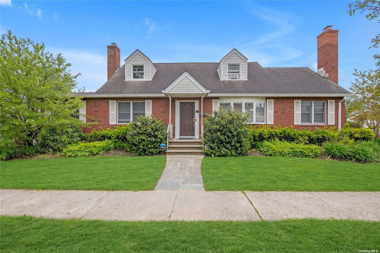 78 Lexington Ave, Westbury, NY 11590 House Rental in Westbury, NY