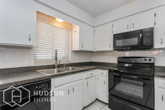 Building Photo - 1611 Cromwell Dr