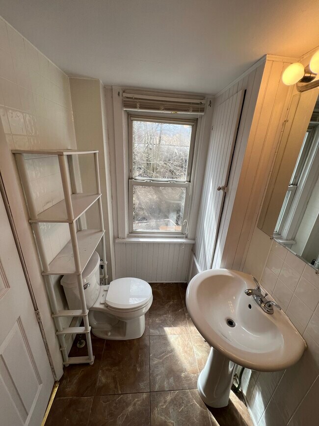 bathroom - 315 Lehigh Ave