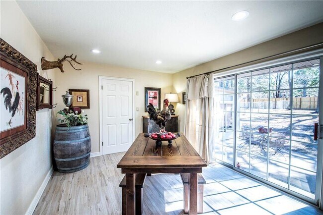 Foto del edificio - 3252 N Old Wire Rd