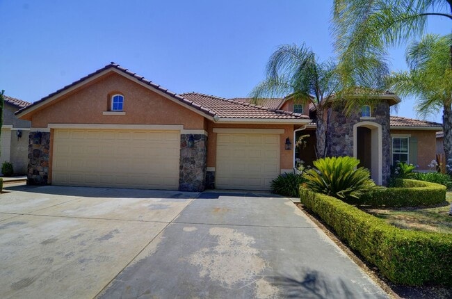 Building Photo - Immaculate Home off of Shepherd & Locan