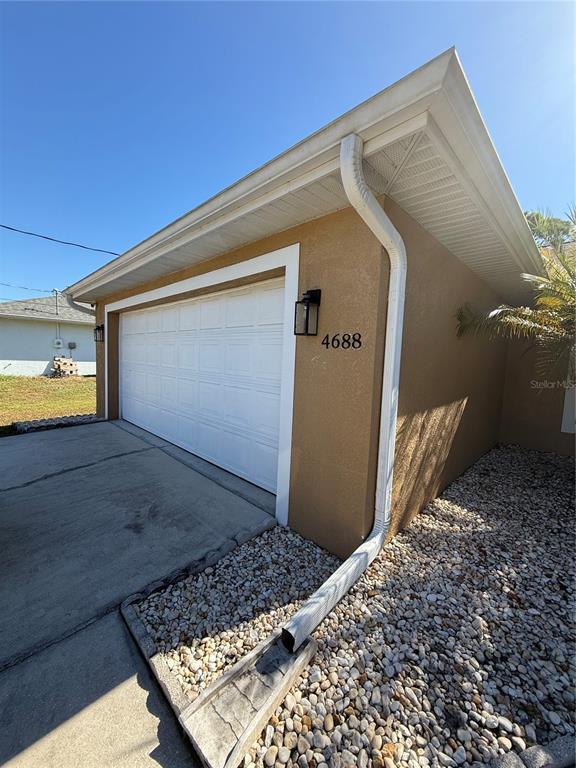 Building Photo - 4688 Heather Terrace