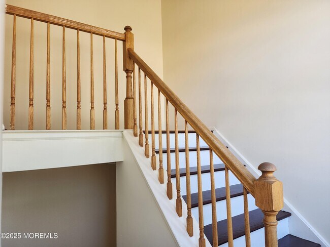 Building Photo - 1 Skylark Ct