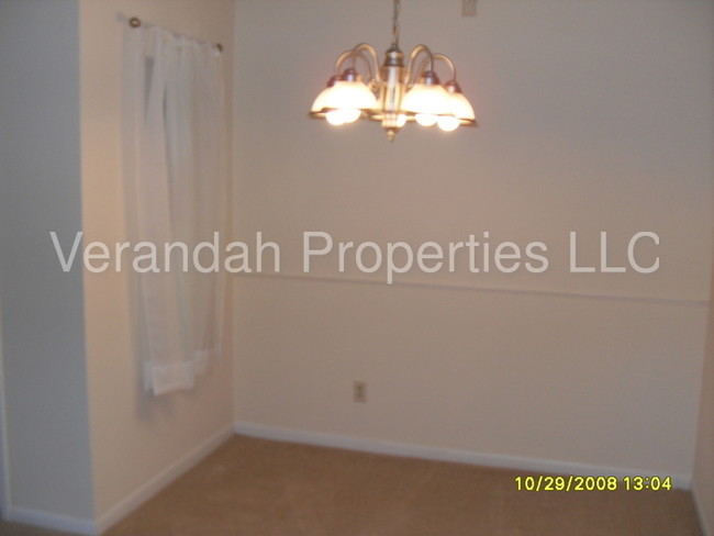 Building Photo - 1512 Pine Ridge Circle