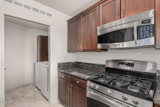 Foto del edificio - 7601 E Indian Bend Rd