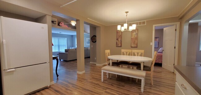 Foto del edificio - Monthly Furnished Rental, Dog-Friendly, Utilities Included