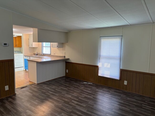 Building Photo - 3 BED, 2 BATH HOME ON PISGAH COVERED BRIDG...