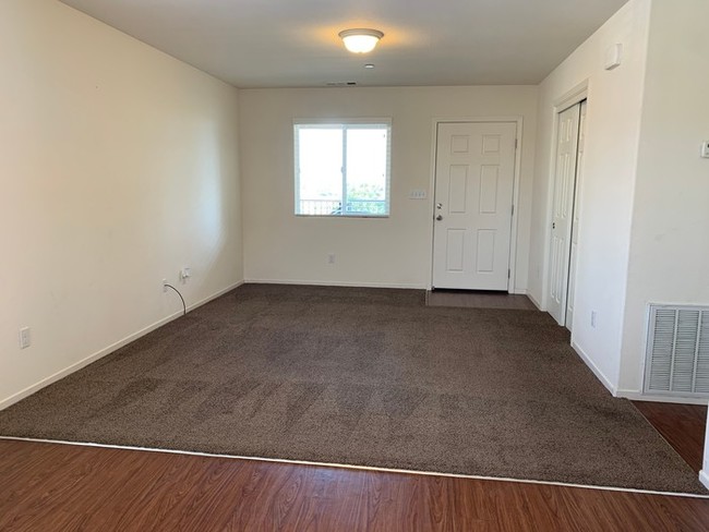 Foto del edificio - 2218 W Lark Ave