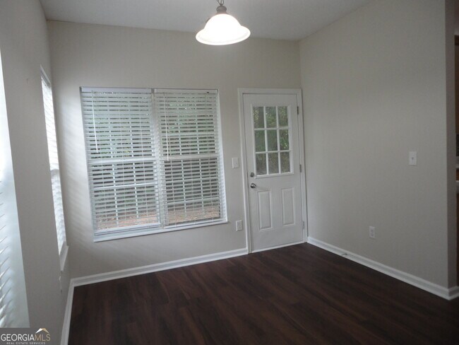 Foto del edificio - 1715 Crestwell Ln SW