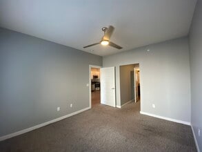 Building Photo - Centerline