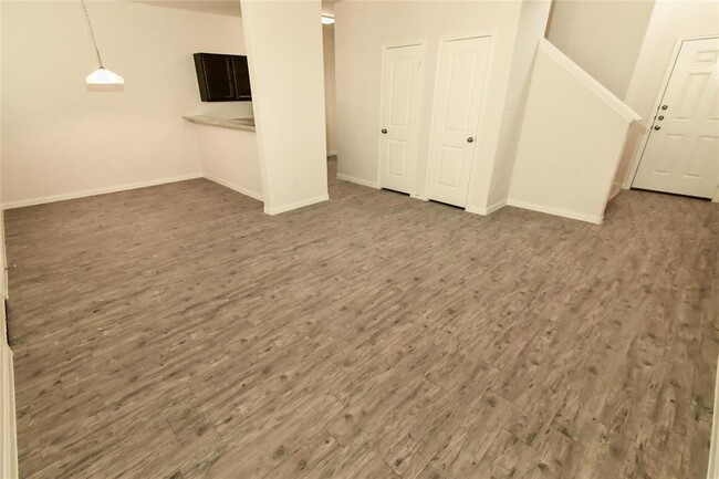 Building Photo - 4210 Silver Ranch Rd