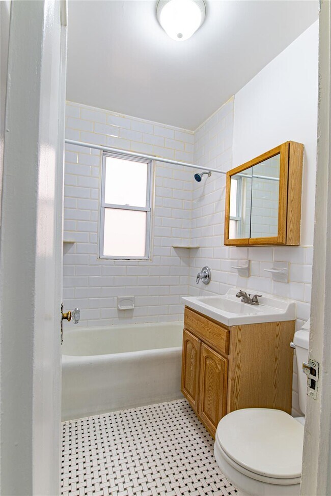 Foto del edificio - 2436 Dorsey St