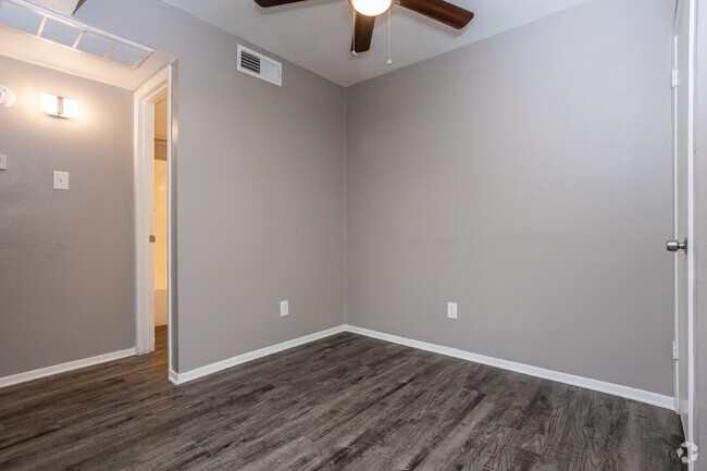 1BR, 1BA - 635SF - Highland Park Apartments