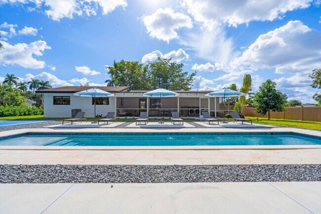 Foto del edificio - 535 N Biscayne River Dr