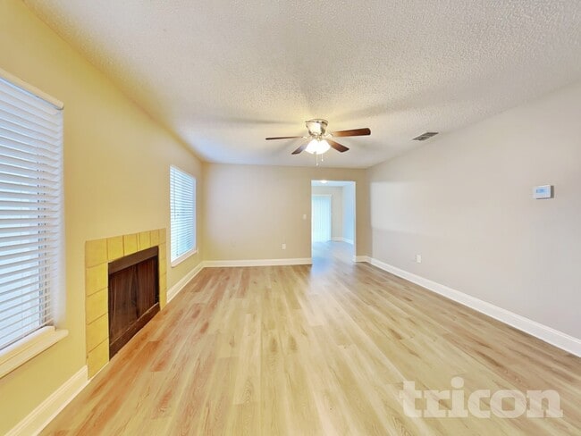 Building Photo - 1455 Marigold Dr