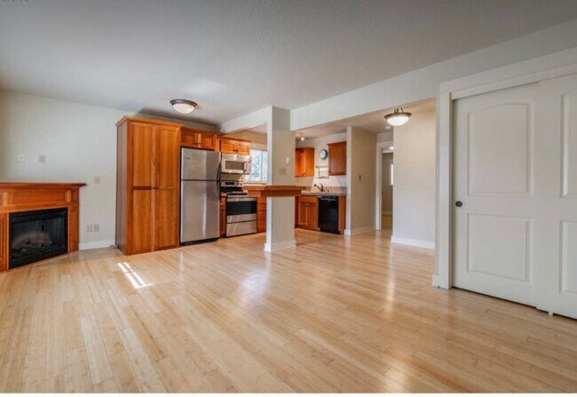 Kitchen - 6920 N Philadelphia Ave