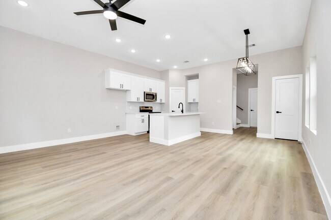 Foto del edificio - 8409 Sunnyhill St