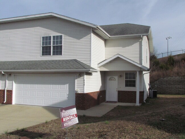 Building Photo - AVAILABLE SEPTEMBER 01,2025!!