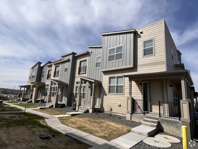 Building Photo - Townhomes at Pine Drive