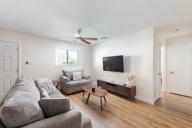 Foto del edificio - 2237 E Hillery Dr