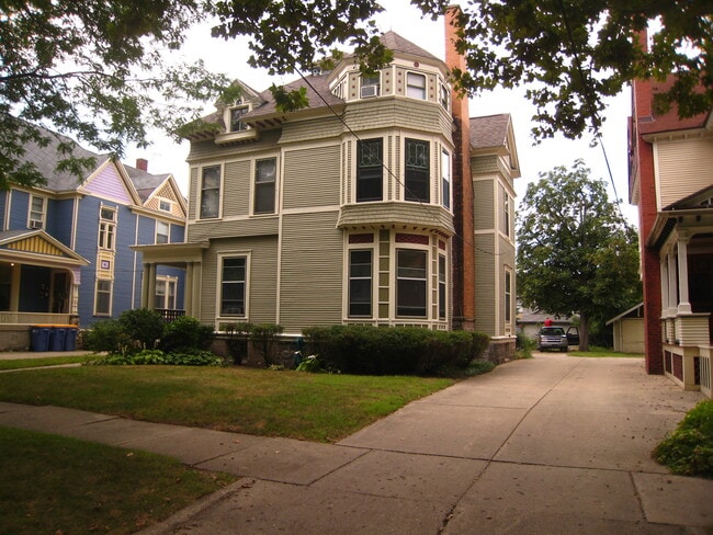 Building Photo - 533 Prospect Ave SE