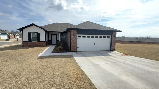 Foto del edificio - 3 Bedroom 2 Bathroom 2 Car Garage Home in Oakdale School District