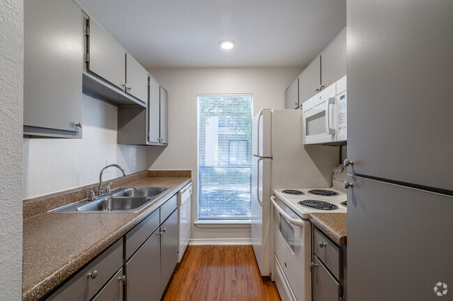 1BR, 1BA - 564SF - Cocina - Mackenzie Pointe Apartments