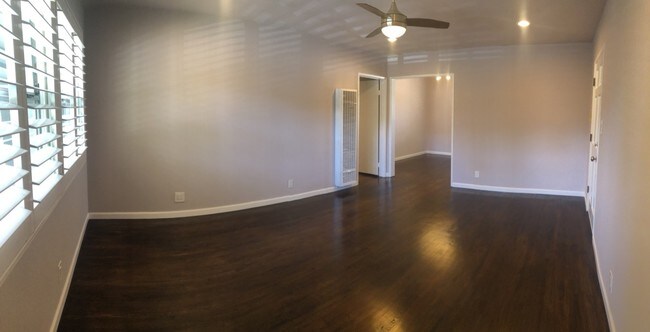 Sala de estar - 5810 Bowcroft St