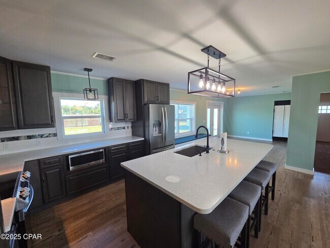 Building Photo - 5253 Collins Dr