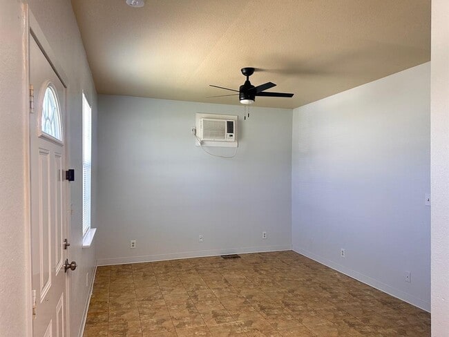 Building Photo - 251 Zimmerman Ave