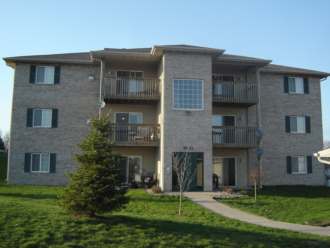 Primary Photo - 10151 Sutton Dr