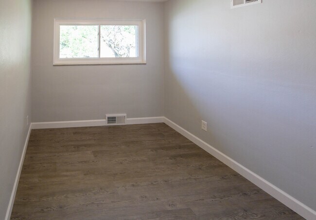 Foto del edificio - 1120 Collingwood Dr