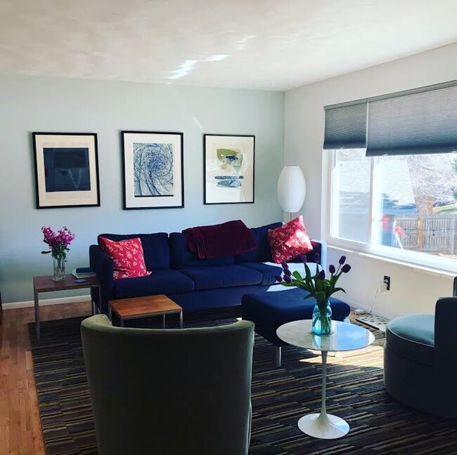 Foto del edificio - Updated 4 Bed 2 Bath Home In Ideal South B...